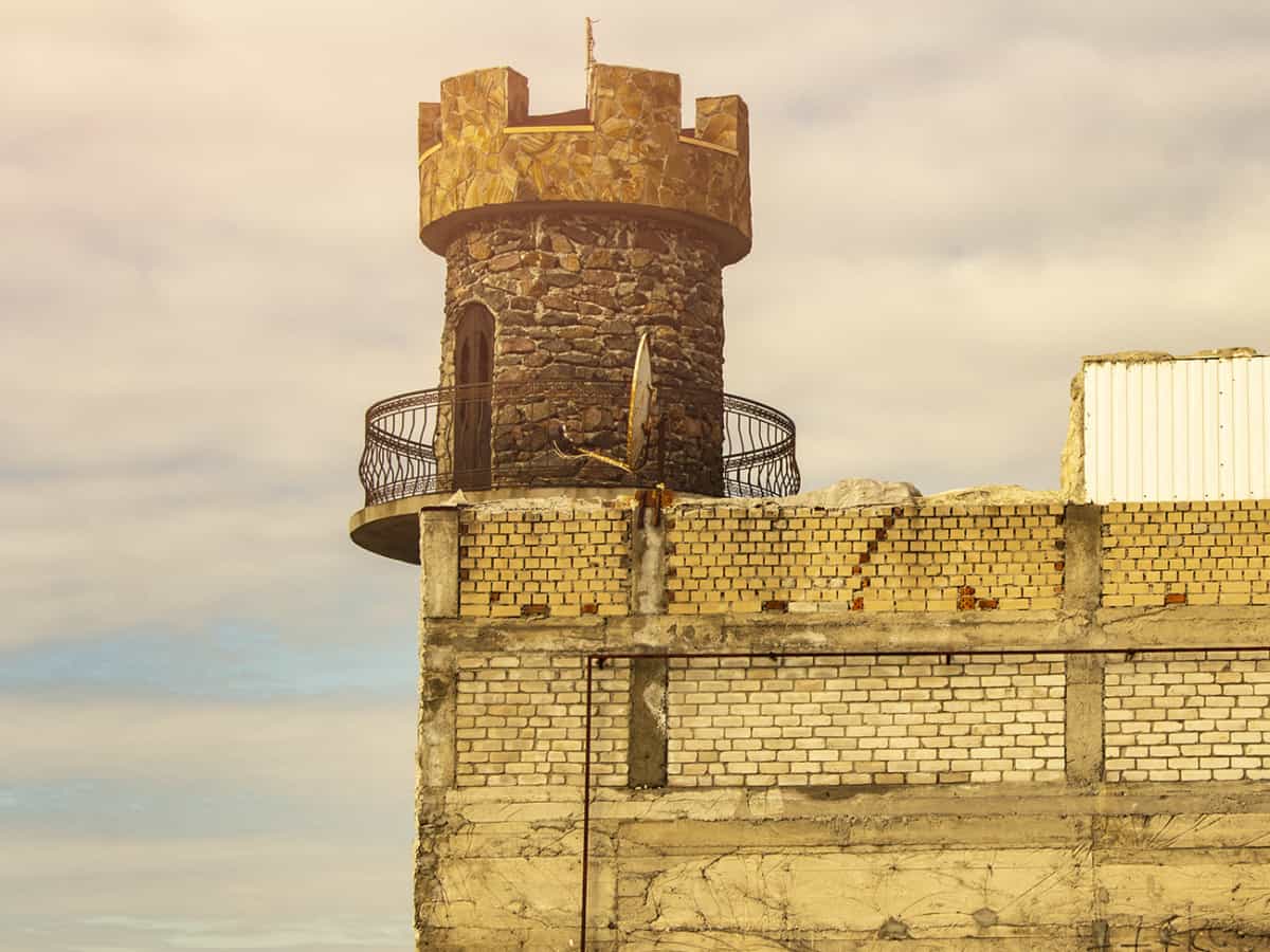 Башня возле отеля Алые Паруса Коблево