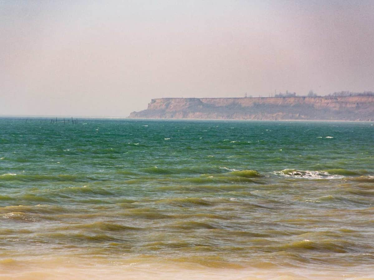 море в Коблево у берега