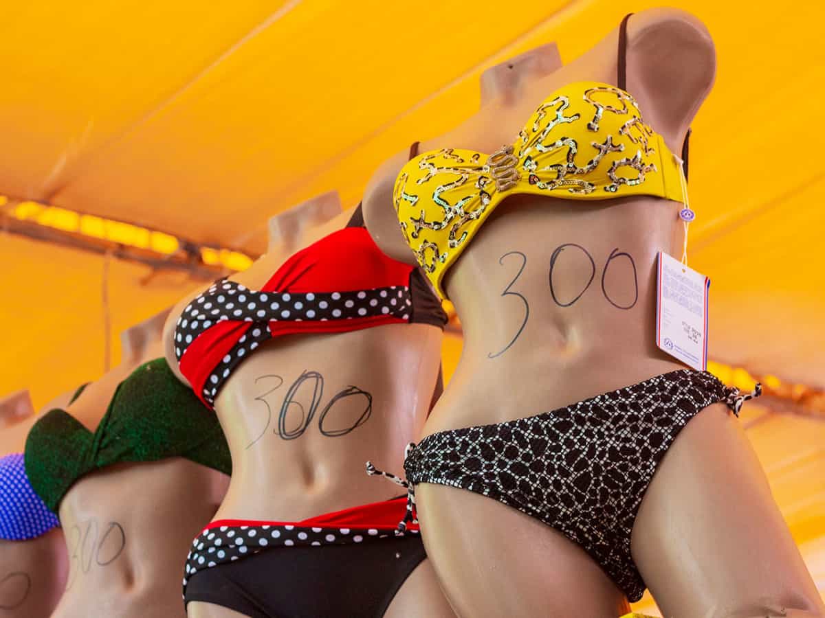 Желтый турецкий рынок в Коблево купальники