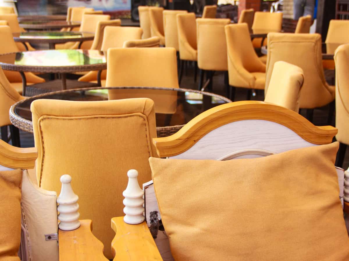 Ресторан Глечик в Коблево мебель