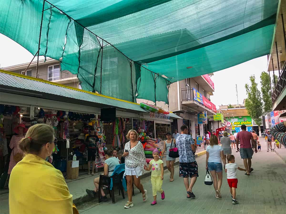 сувенирная аллея в Колево