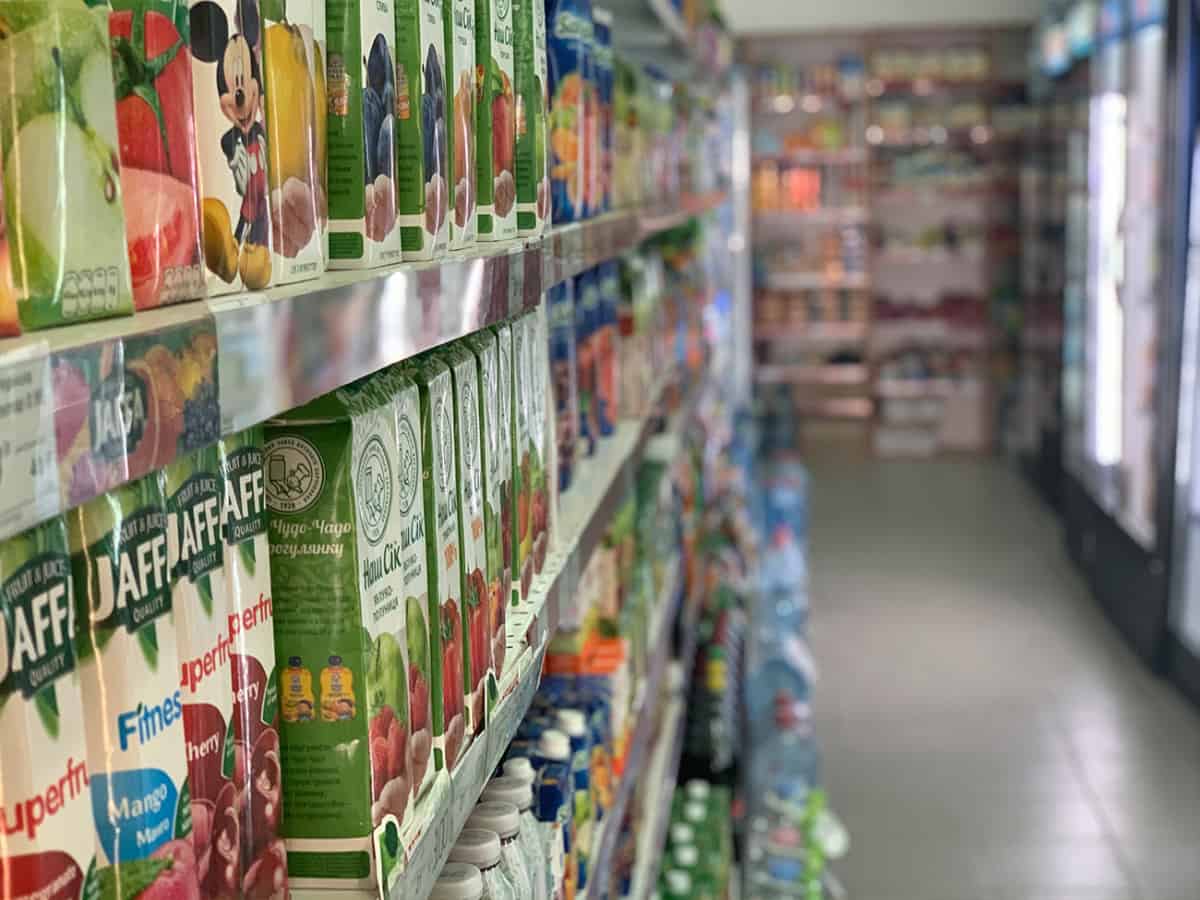 Соки в ассортименте в магазине в Коблево