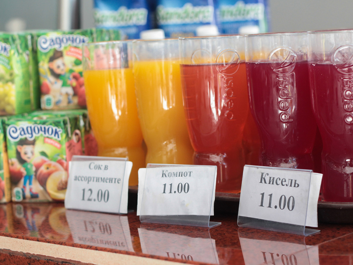 Ассортимент напитков в кафе в Коблево