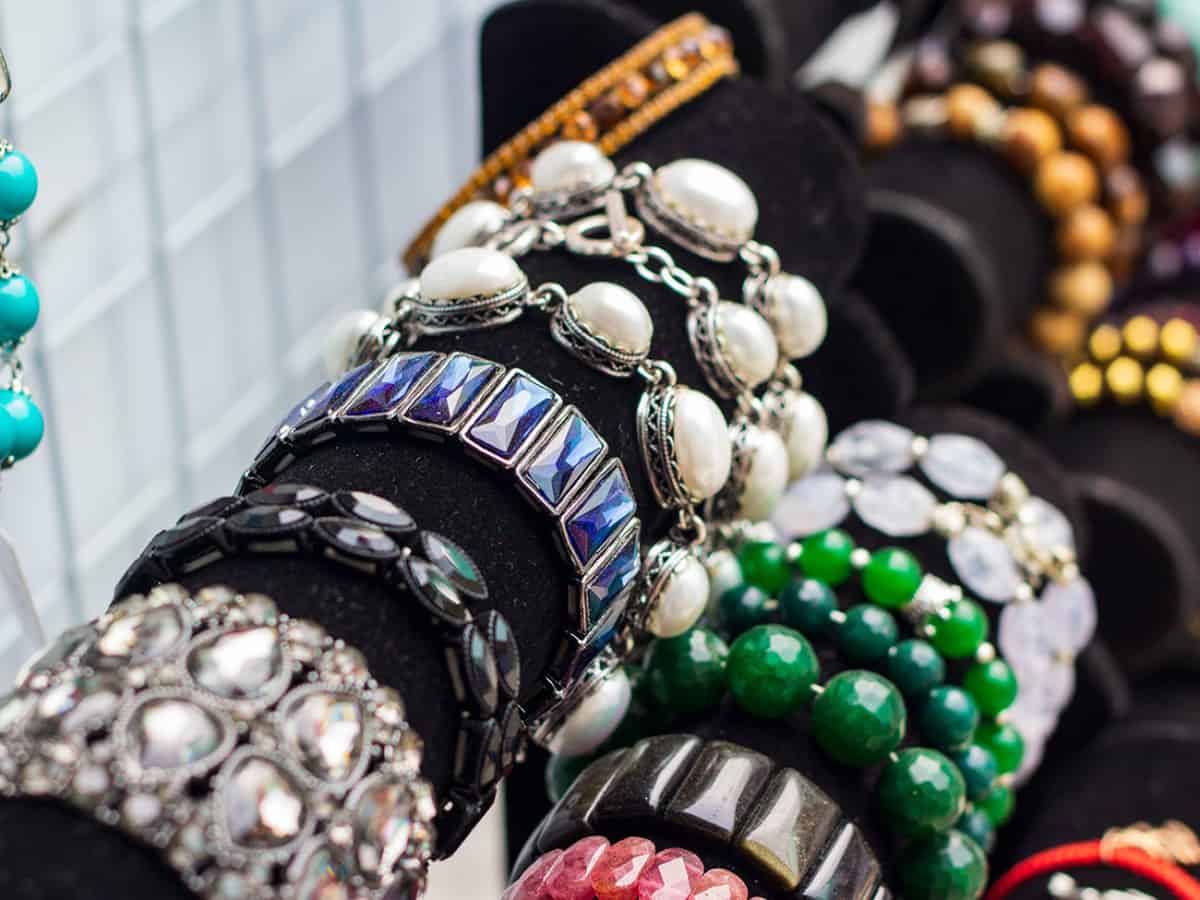 Браслеты в ассортименте в Коблево