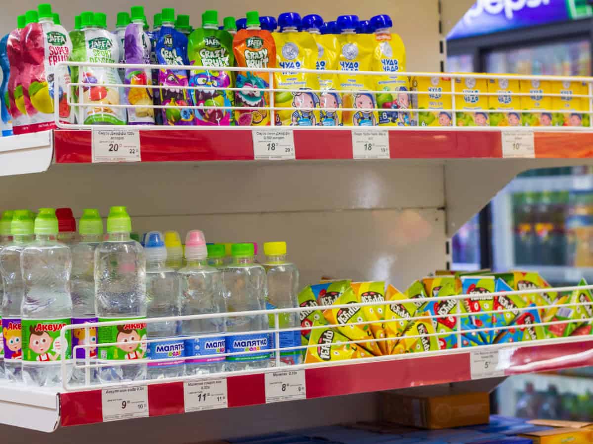 Детское питание и водичка в магазине в Коблево