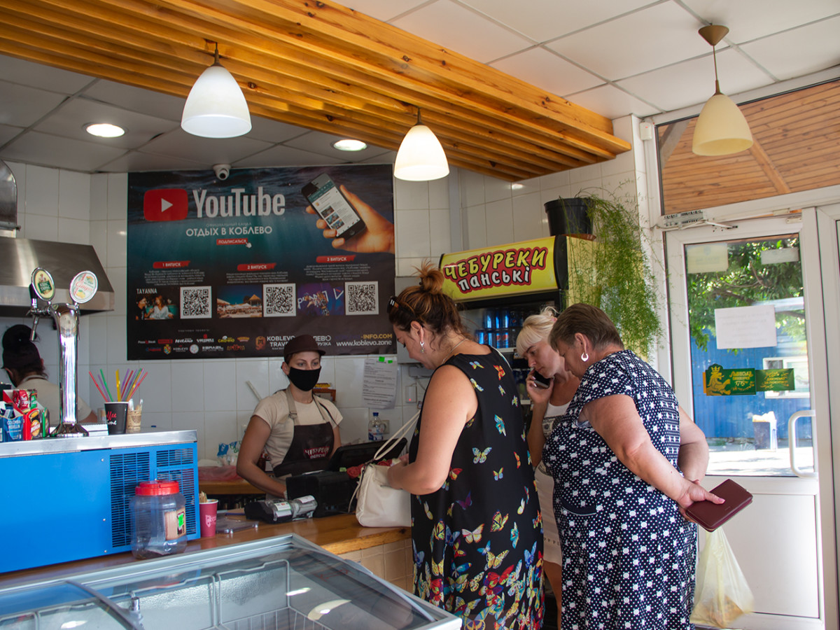 Гости заведения в Коблево