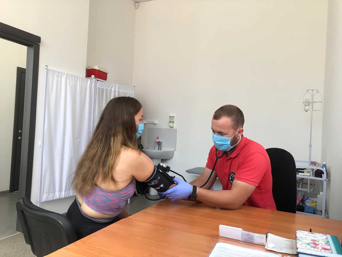 помощь в медпункте Коблево