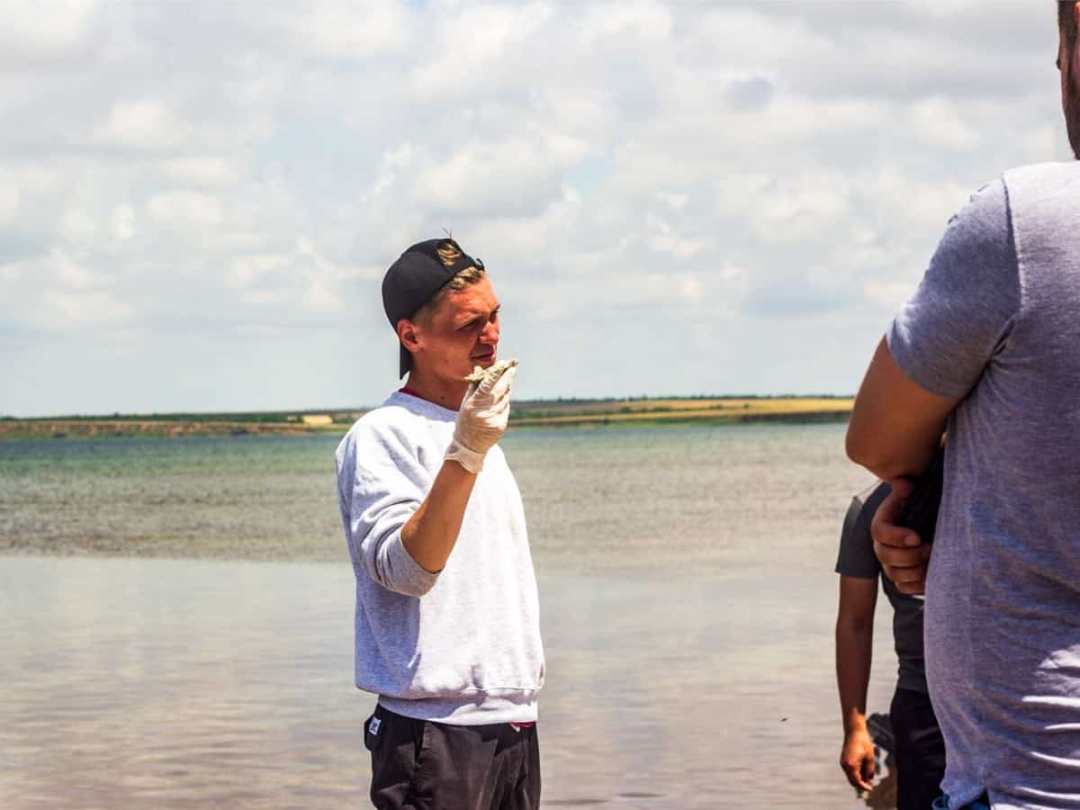 Гид на устричной ферме в Коблево экскурсии