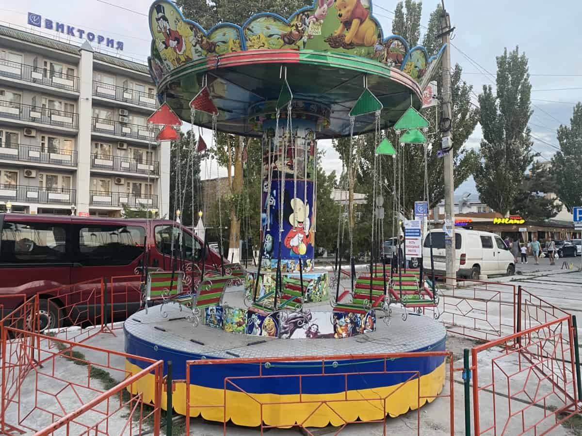 аттракционы в центре Коблево фото