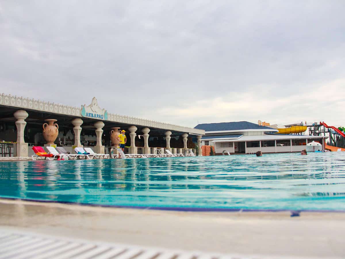 Бассейн возле ресторана Акварай Коблево
