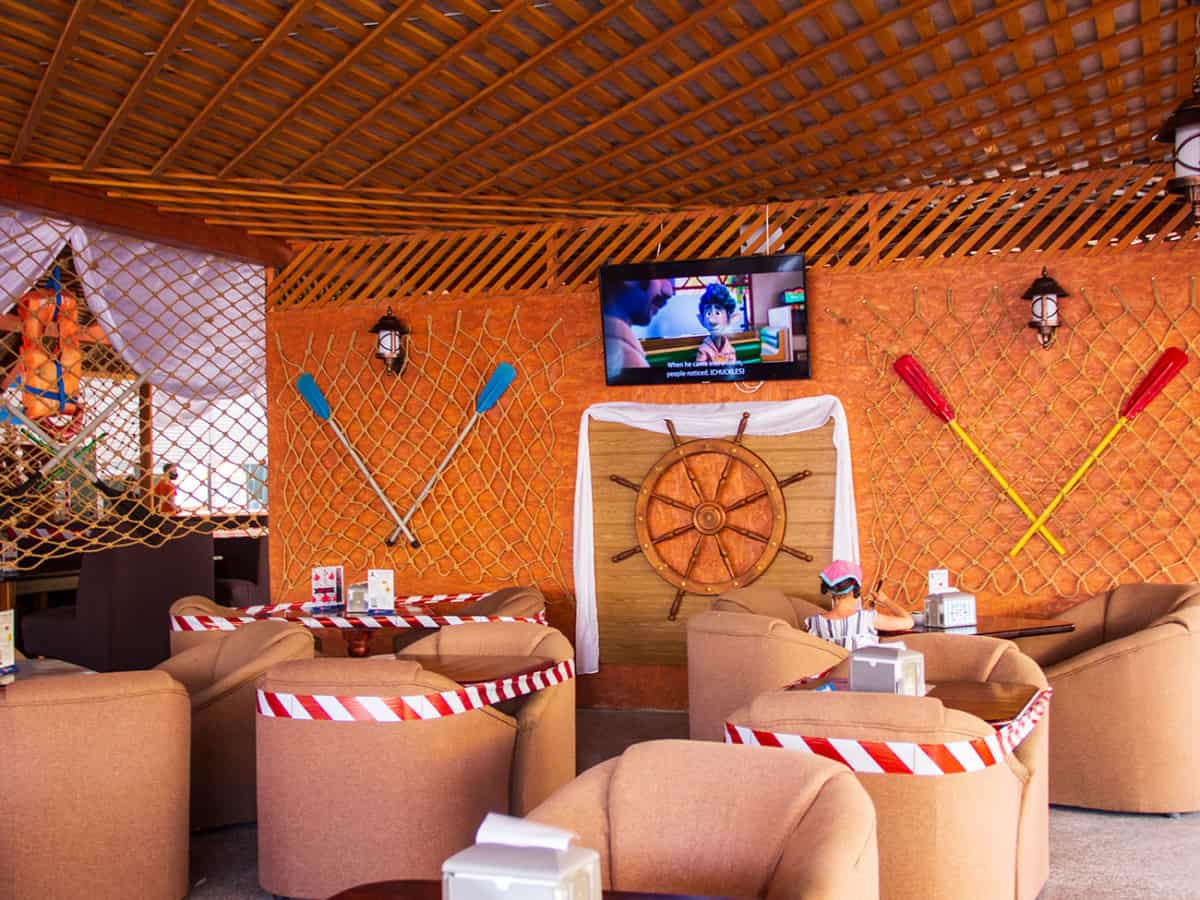 Атмосфера в кафе в Коблево