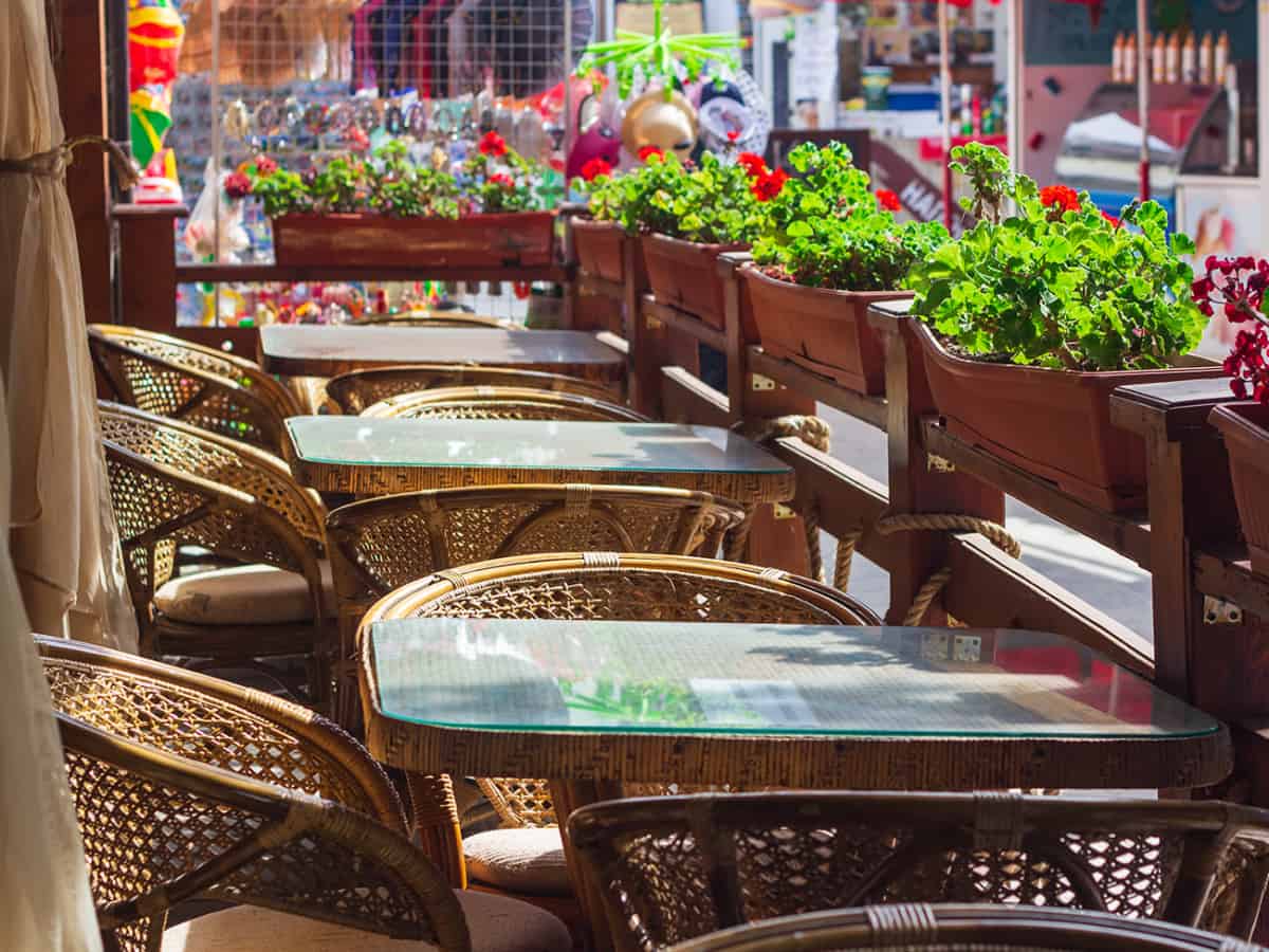 Интерьер в кафе Тропикана в Коблево