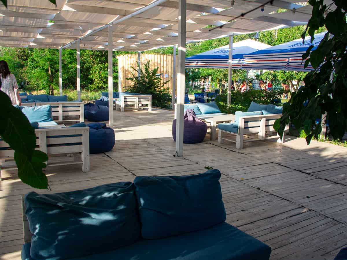 кафе с фонариками в Коблево Баббл