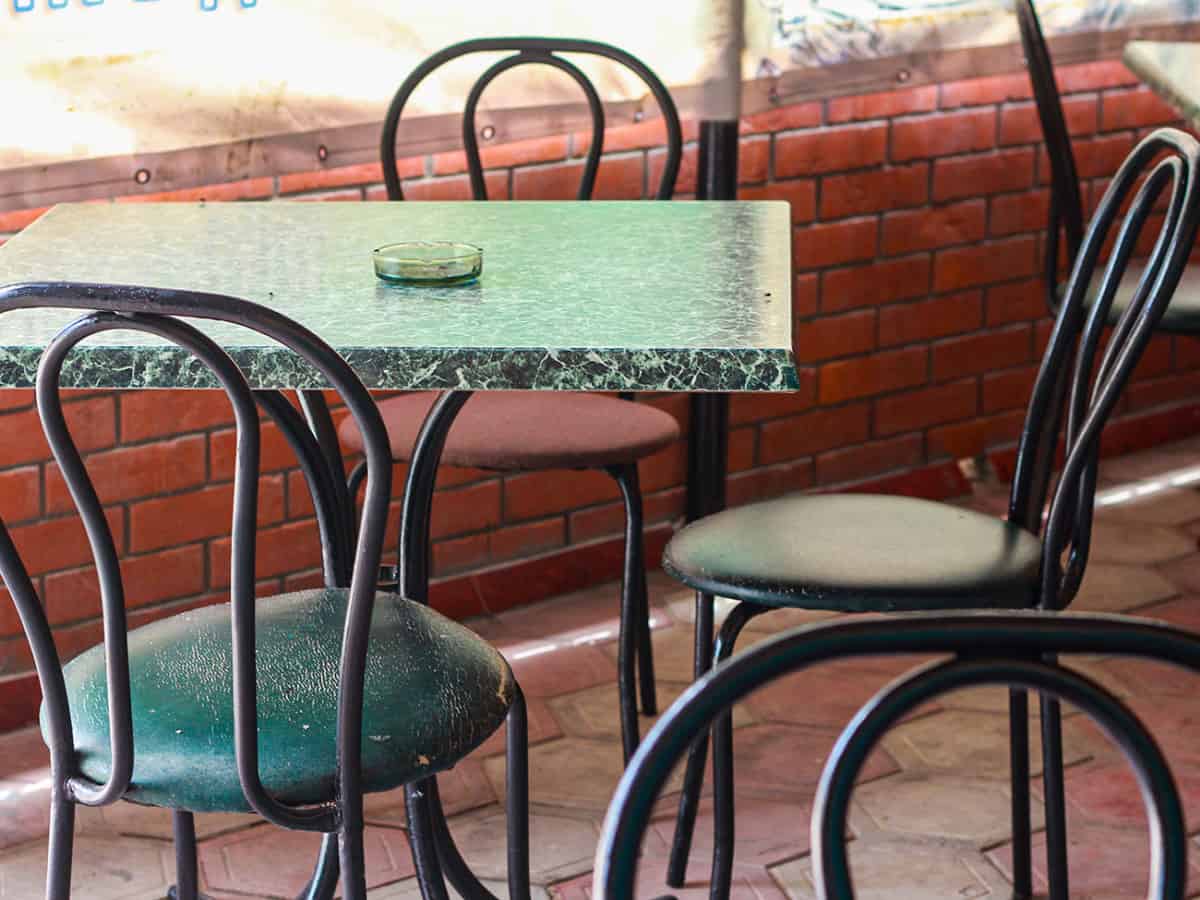 Столики возле Магазина на Бастионе в Коблево