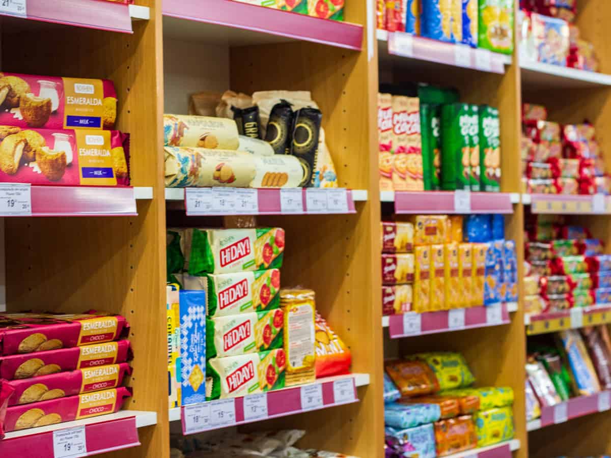 Ассортимент печенья в магазине