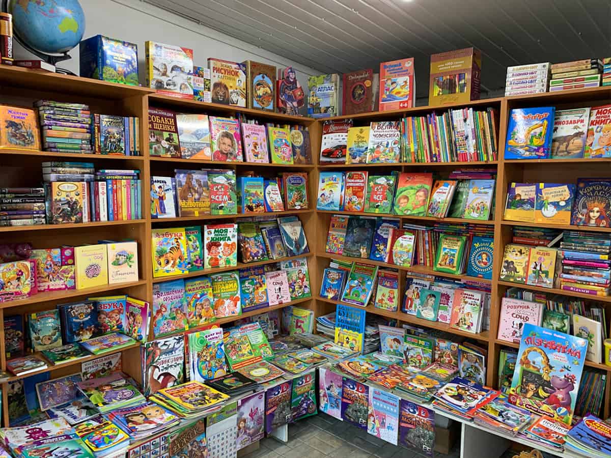 Книжный отдел на рынке в Коблево