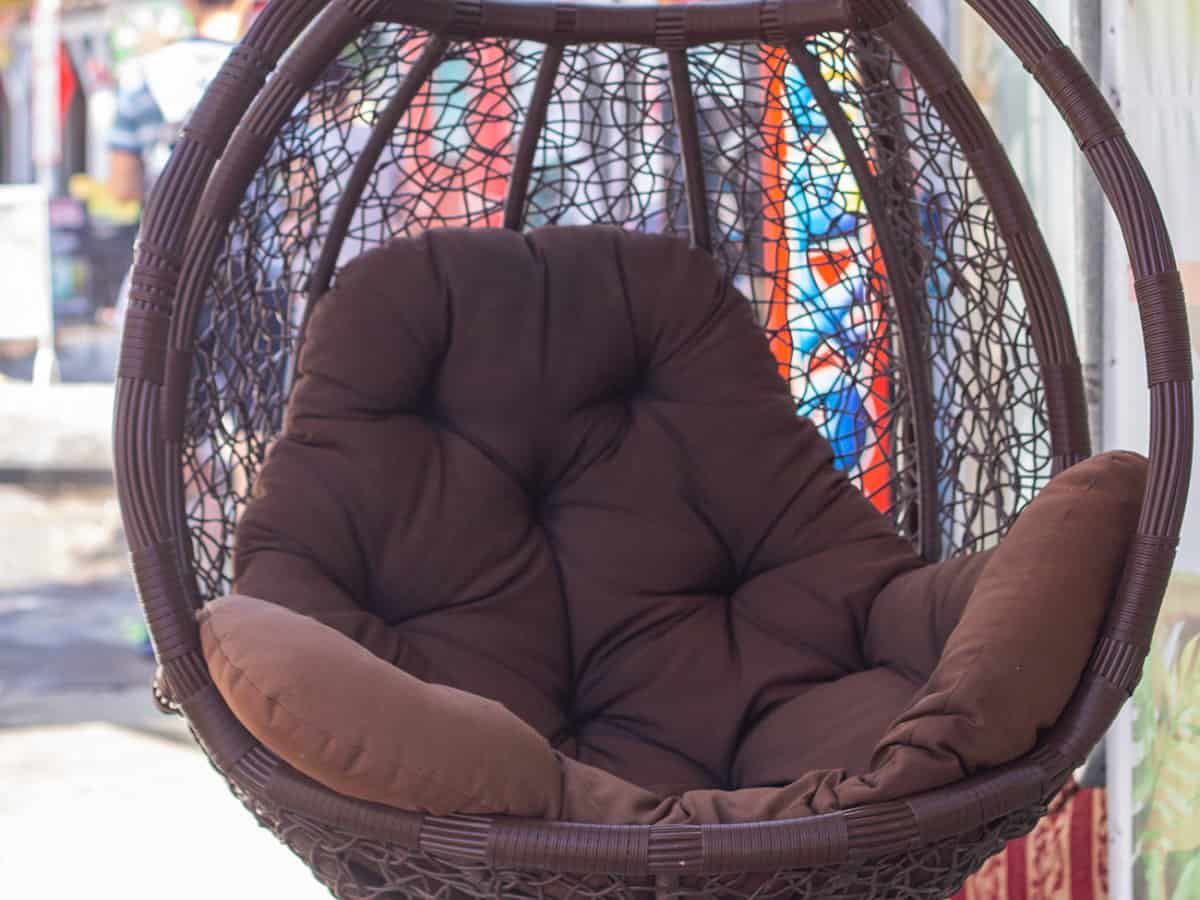 Удобное кресло для посетителей салона красоты Коблево