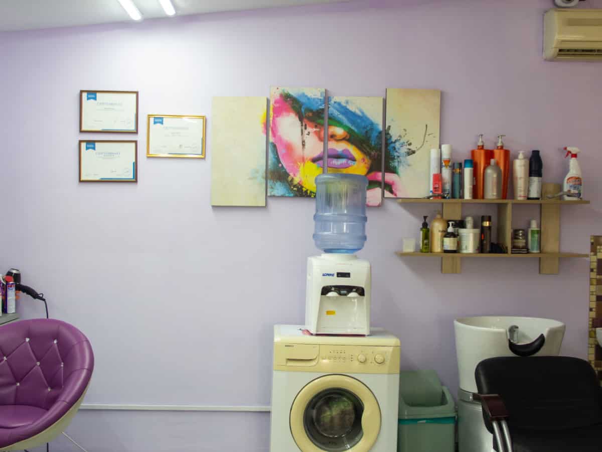 Салон красоты Камертон в Коблево кулер с водой