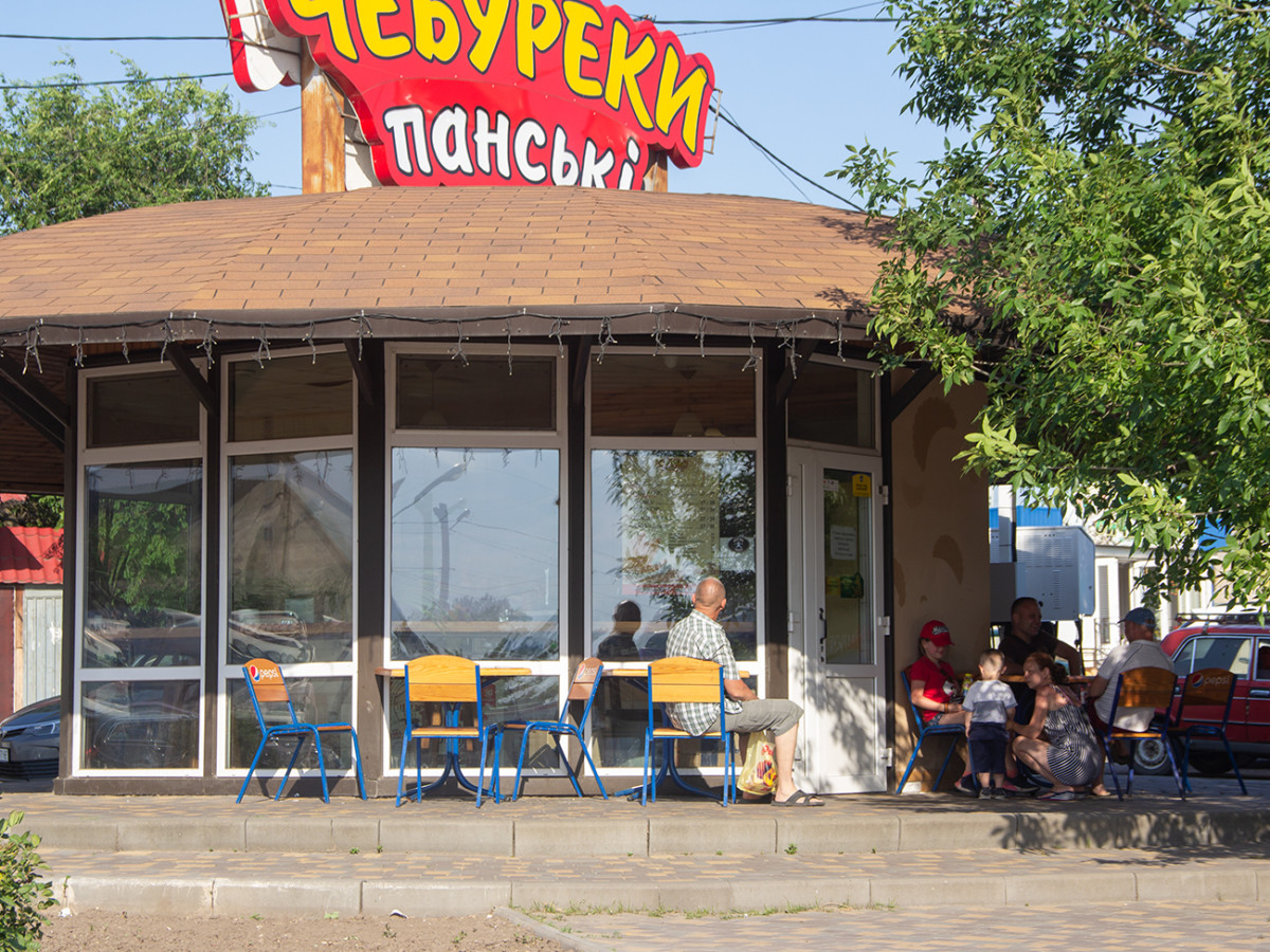 Панские Чебуреки в Коблево фото летней площадки