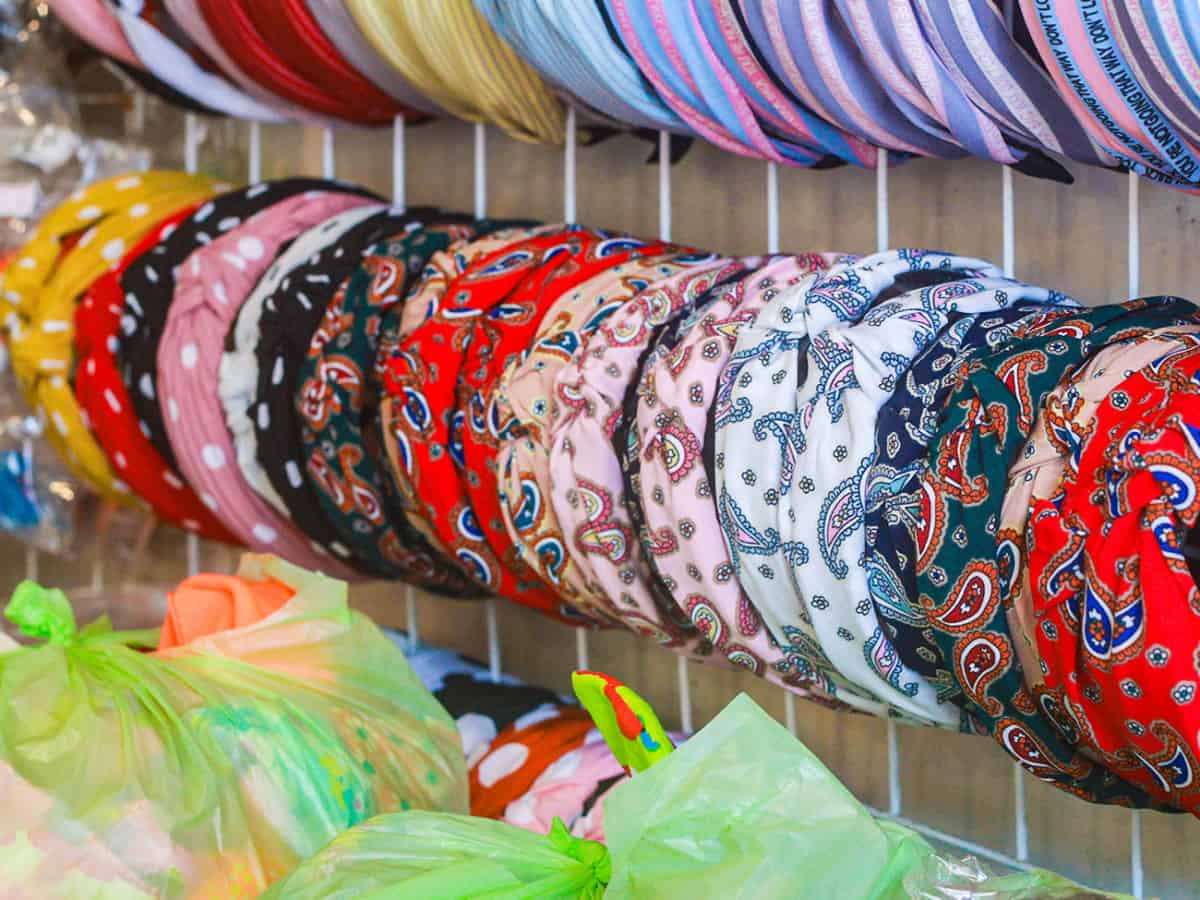 Сувенирный ларек на углу Аквы в Коблево