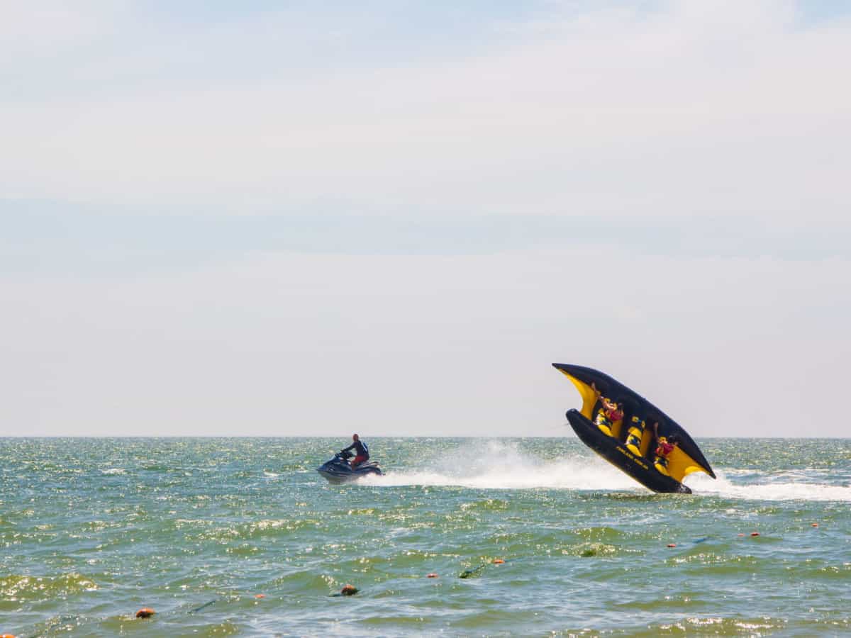 Водные аттракционы напротив Глечика в Коблево
