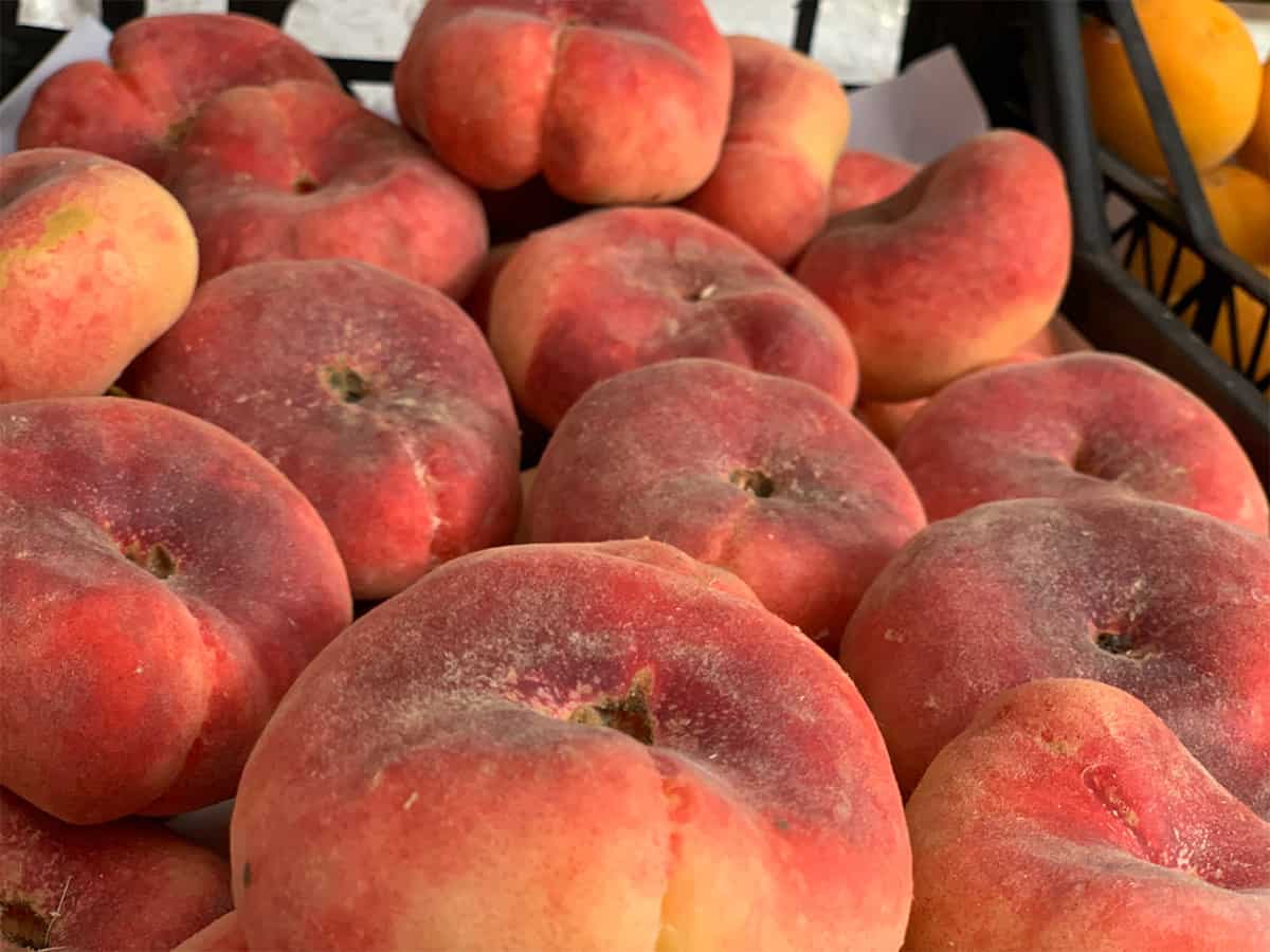 Купить фрукты на рынке в Коблево