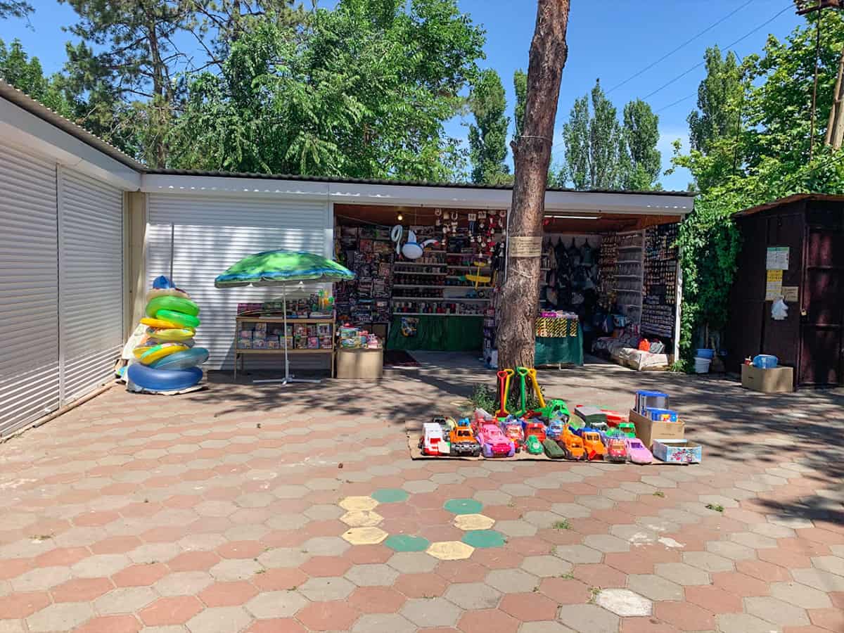 Рынок возле базы отдыха Ракета в Коблево