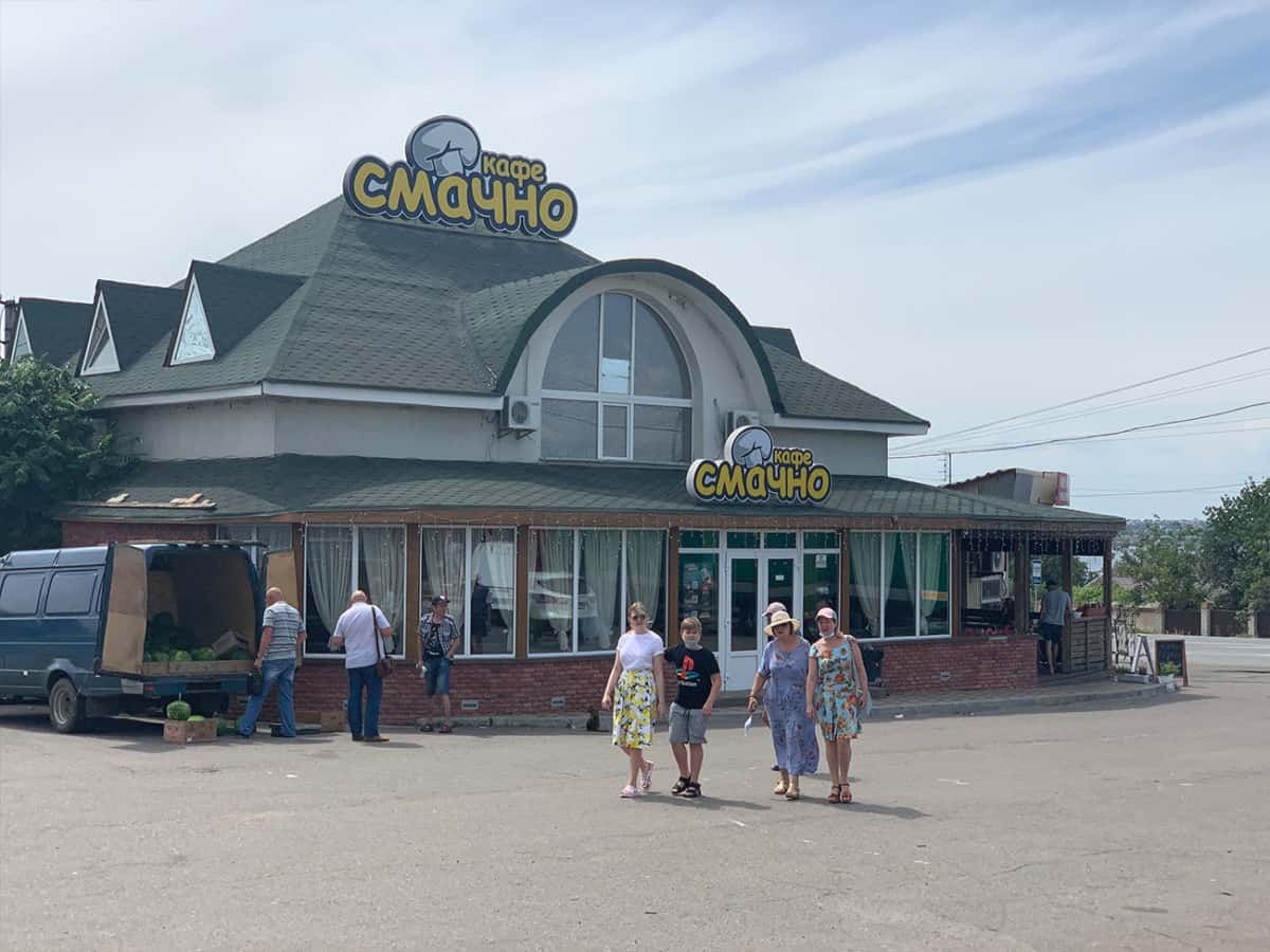 Кафе Смачно на территории рынка Коблево