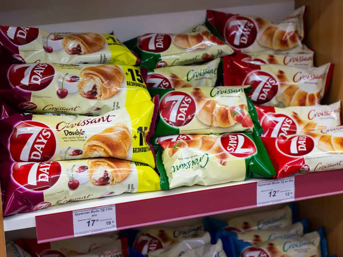 Круассаны в магазине в Коблево
