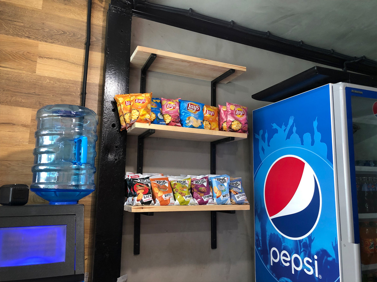 Ассортимент закусок в кофейне в Коблево