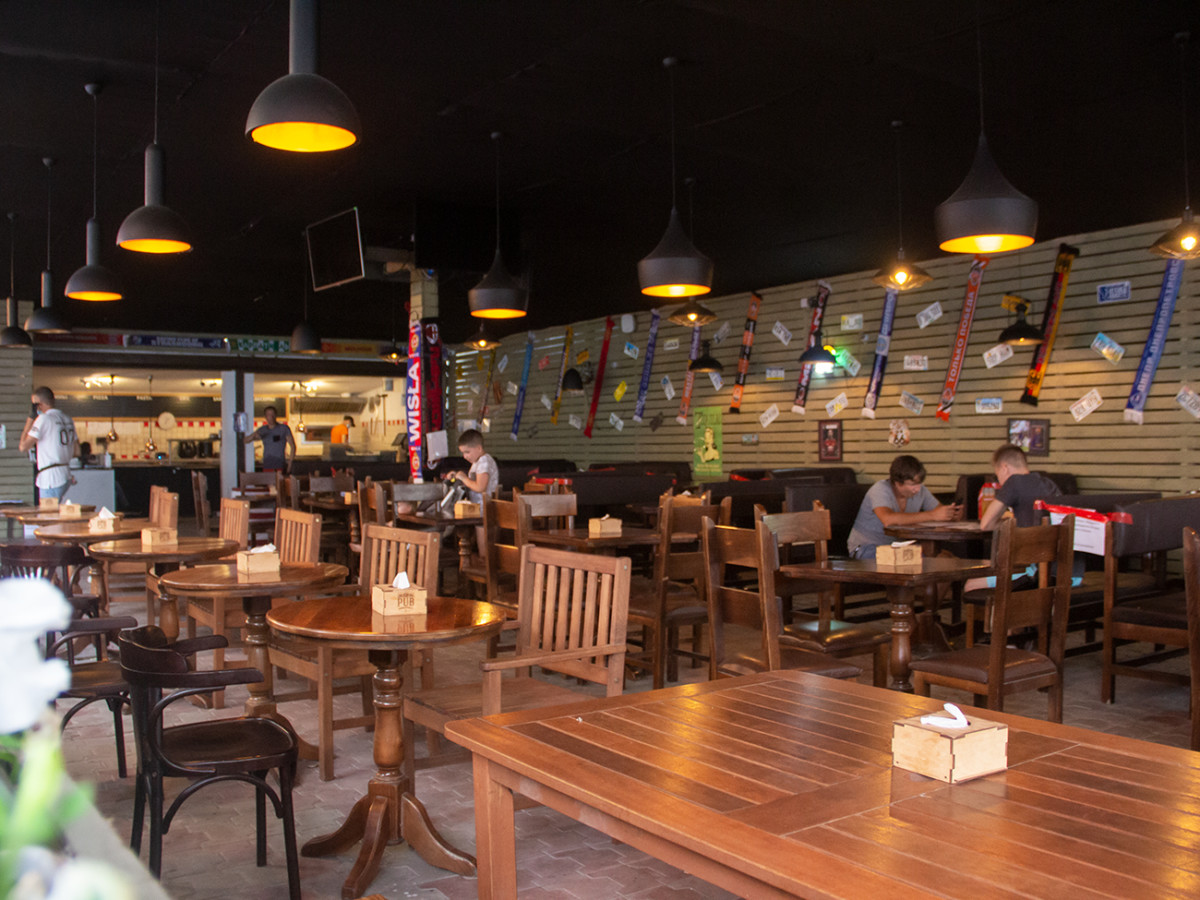 Гости в заведении в Коблево