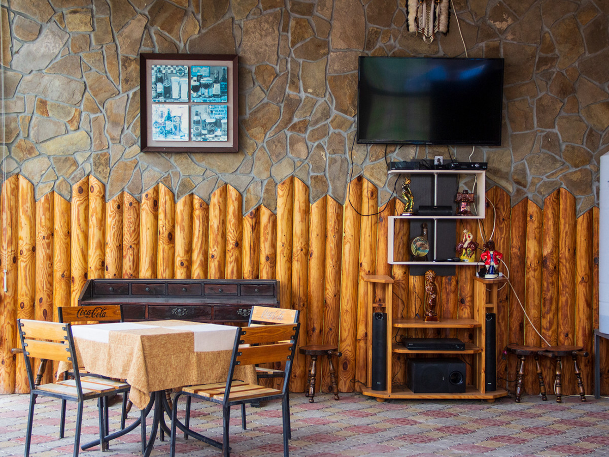 В Родео парке в Коблево можно покушать в кафе