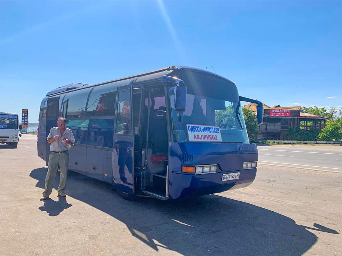 Автобус на трассе М 14 в Коблево
