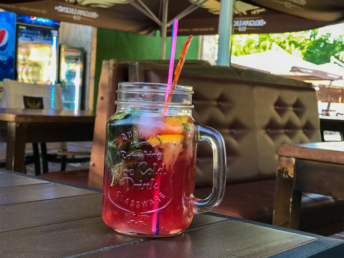 Вкусный лимонад в заведении в Коблево