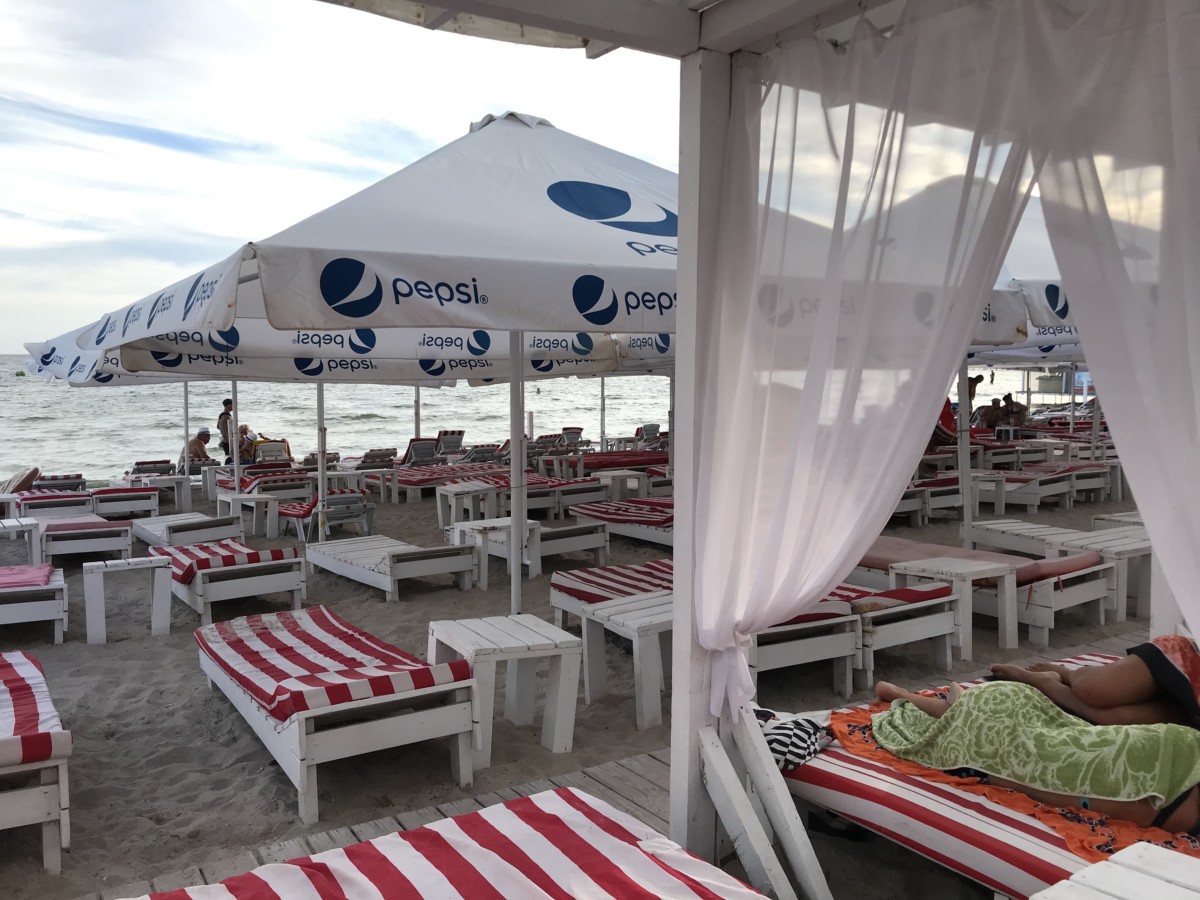 Лежаки на Мама Пляже фото