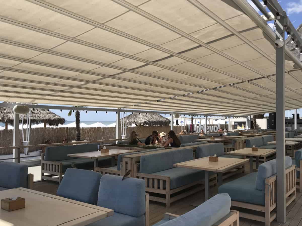 Столики в ресторане Бора Бора в Коблево