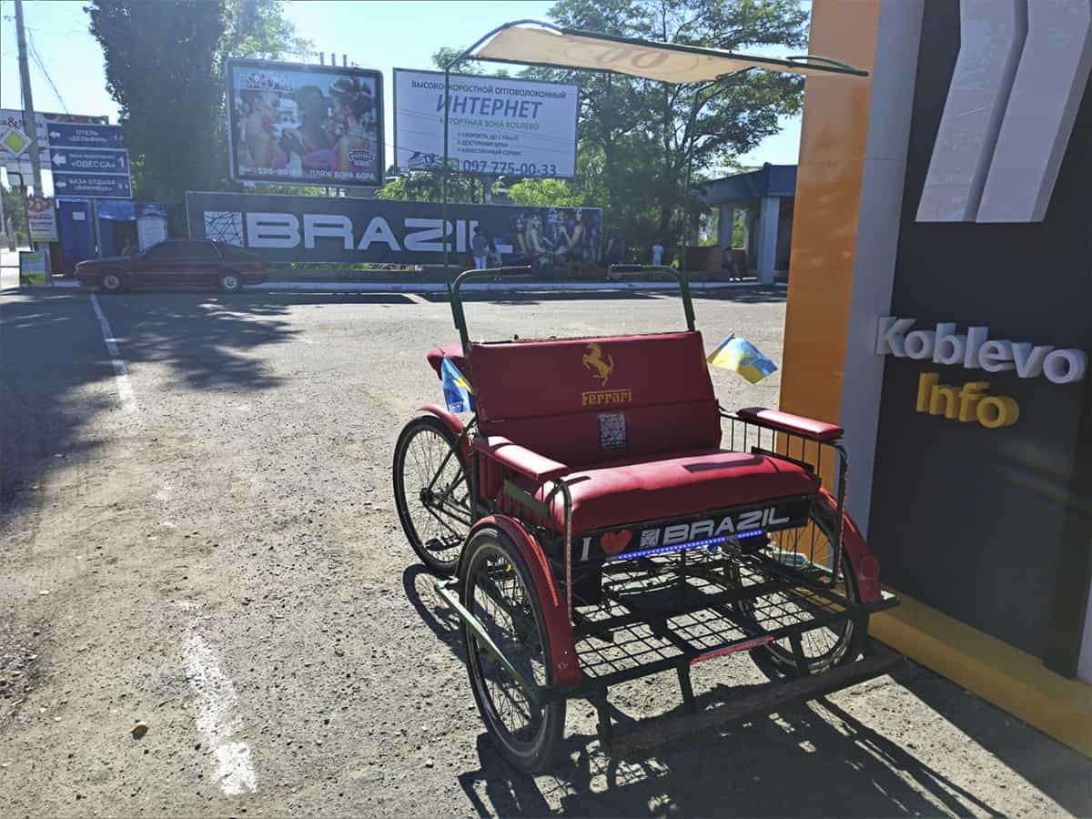 велорикши возле инфо бокса в Коблево