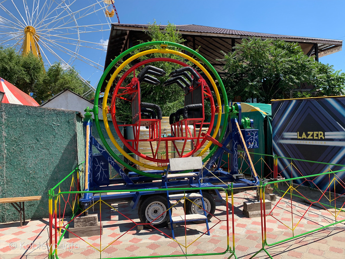 Парк аттракционов Преображенский в Коблево. Аттракционы возле пляжа в Коблево