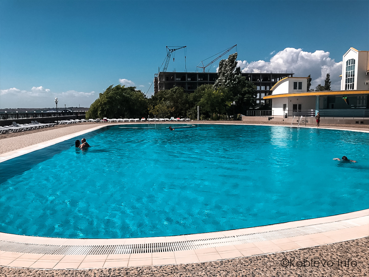 Мелиоратор юг в Коблево с бассейном фото