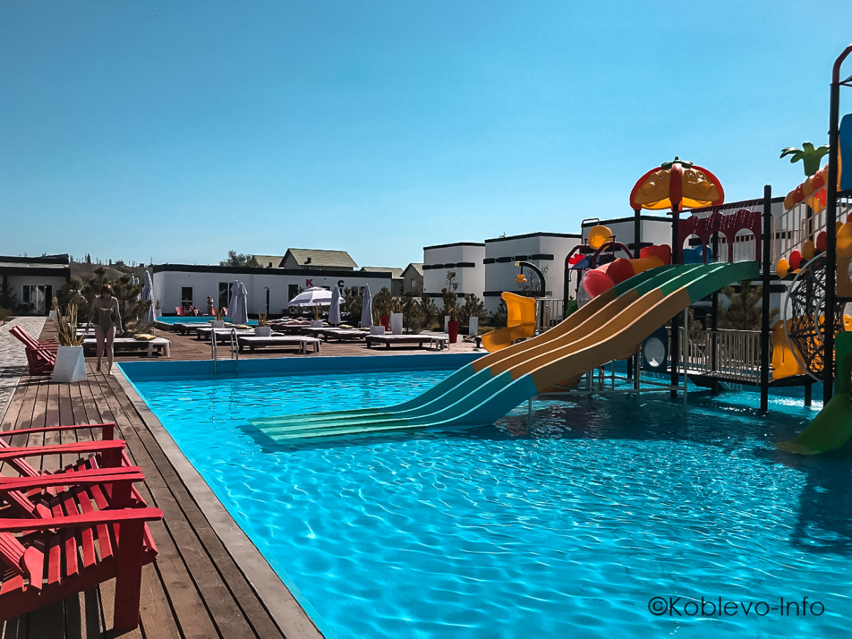 фото отелей и баз отдыха с бассейном в Коблево