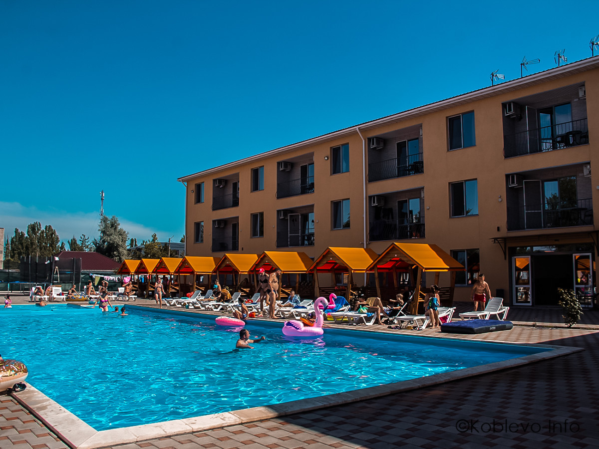 Апельсин в Коблево с бассейном фото