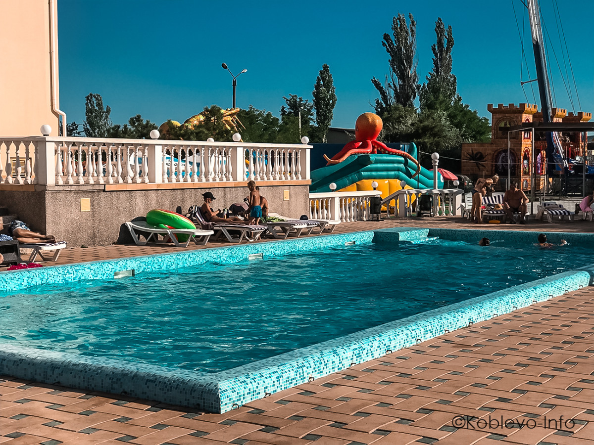 Атлантик в Коблево с бассейном фото