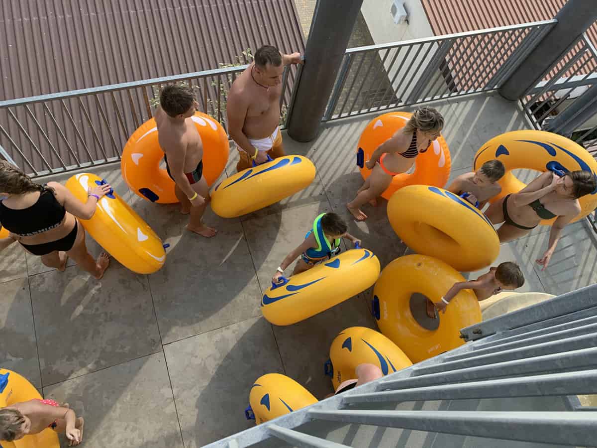 покататься на плюшках в аквапарке Орбита в Коблево