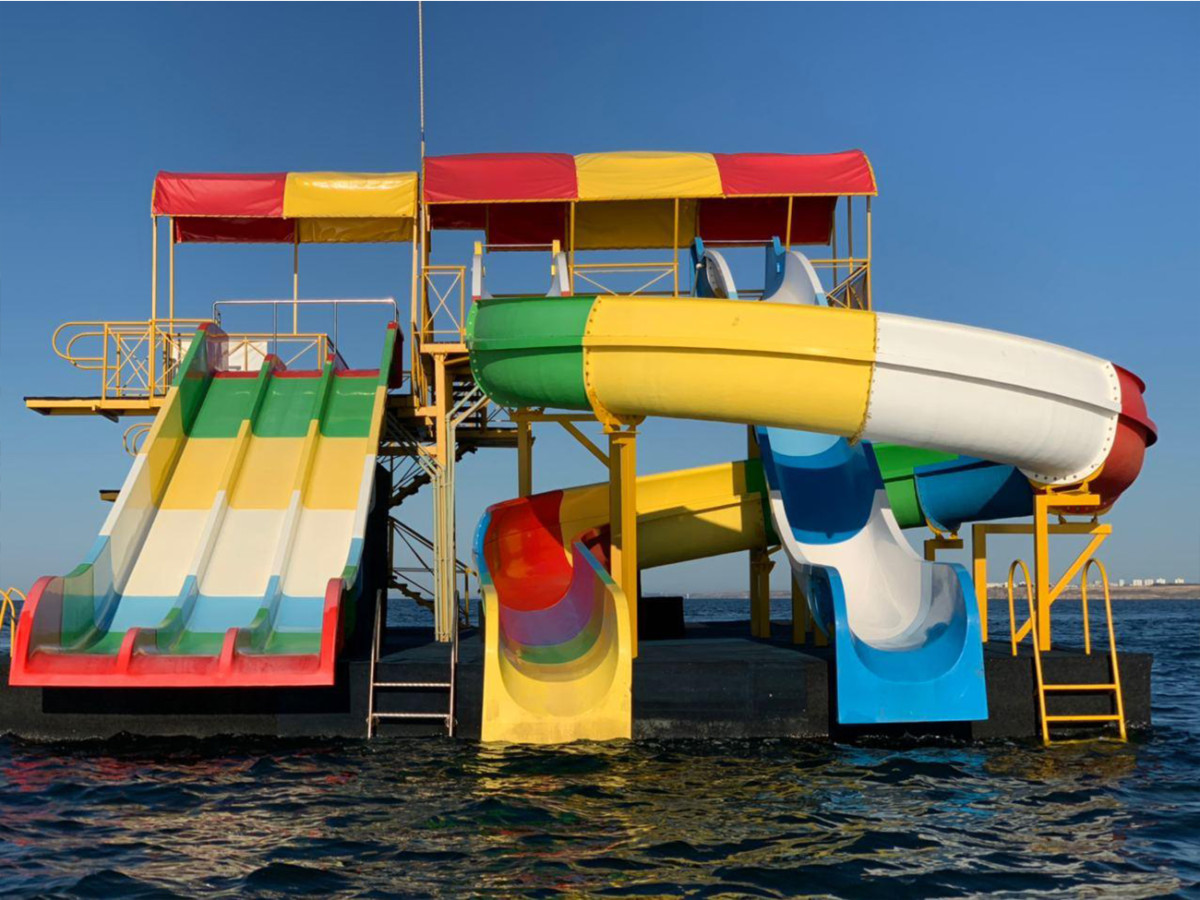 Горки в море аквапарк Остров развлечений