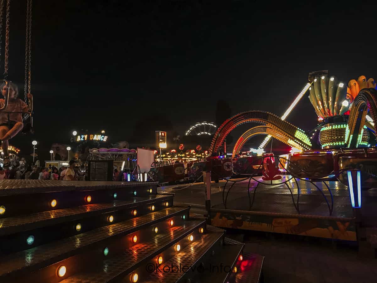 Луна парк вечером в Коблево