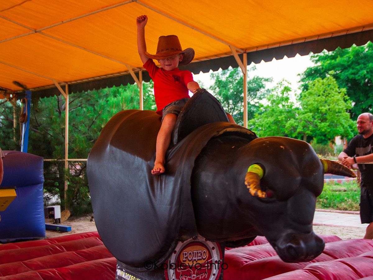 Отдых в Коблево 2021. Фото аттракционов в Родео парке