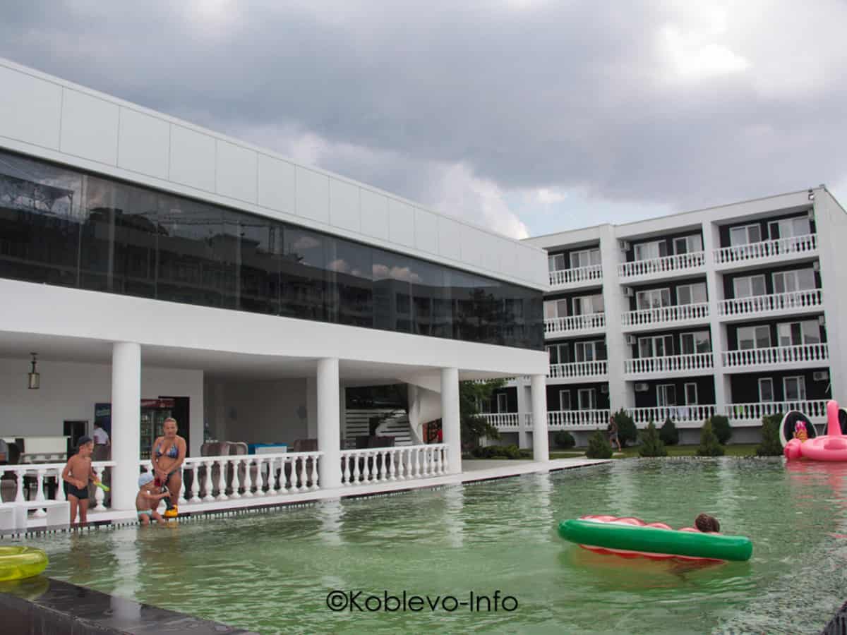 Частный сектор с бассейном в Коблево