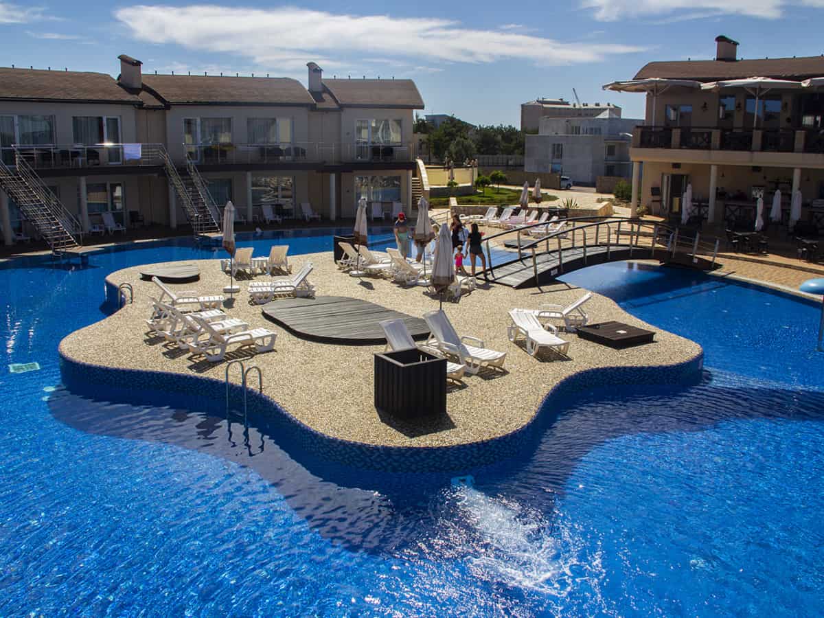 Жилье с бассейном в Коблево