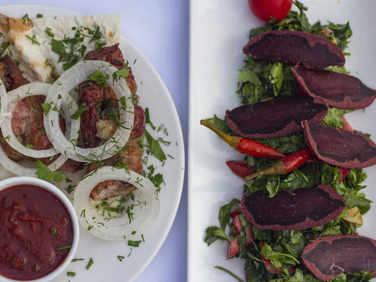 Мясные блюда в ресторане Причал в Коблево