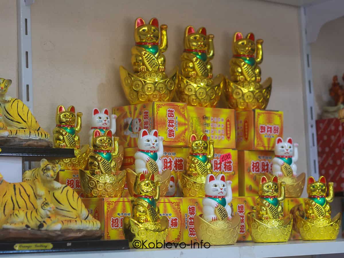 Кот Манэки Нэко в Коблево